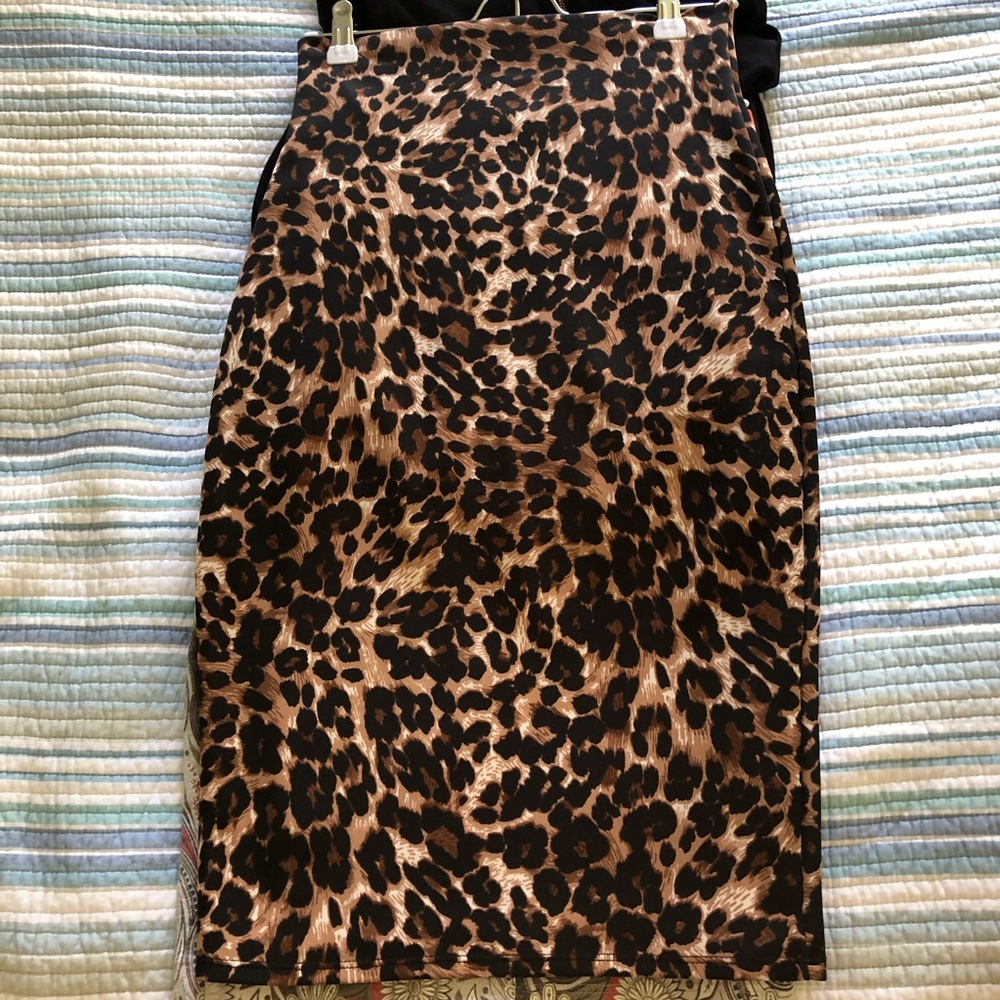 High waisted pencil skirt